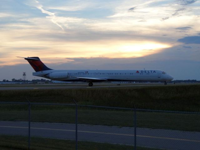 McDonnell Douglas MD-88 (N999DN)