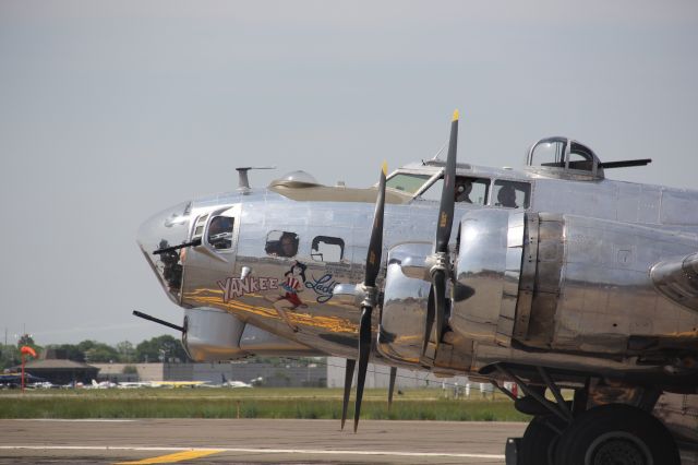 Boeing B-17 Flying Fortress (N3193G)