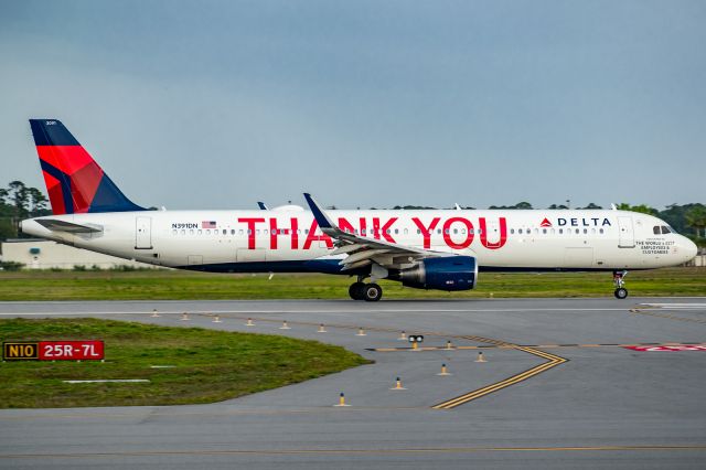 Airbus A321 (N391DN)