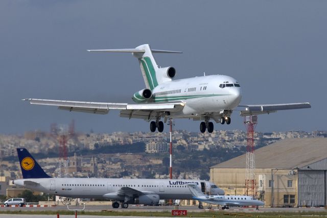 Boeing 727-100 (P4-FLY)