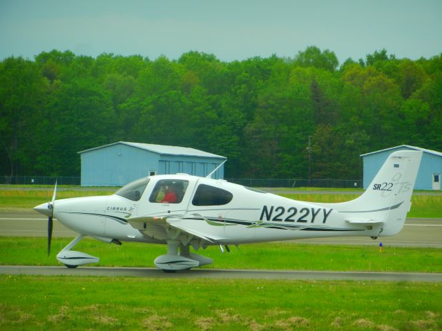 Cirrus SR-22 (N222YY) - This is my 200th photo uploaded! a big milestone!br /N222YY, a Cirrus SR-22, taxiies out to the runway, this was the last airplane in the Manassas Airshow 2018 'Paraide Of Planes' 