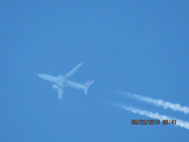 Boeing 737-800 (N927AN)