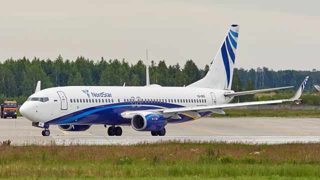 Boeing 737-800 (VQ-BKR)