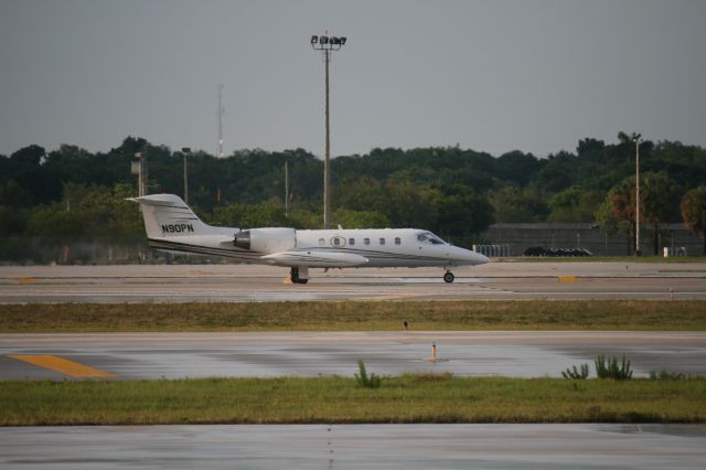 Learjet 35 (N90PN)