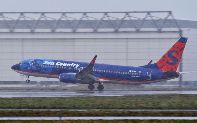 Boeing 737-800 (N818SY) - sun country b737-8 n818sy landing at shannon during a snow shower 12/1/17.