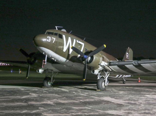 Douglas DC-3 (N345AB) - 29 September 2015.