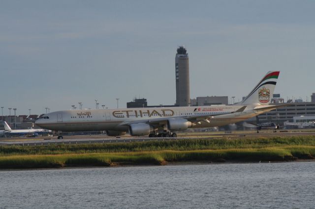 Airbus A340-500 (A6-EHA)