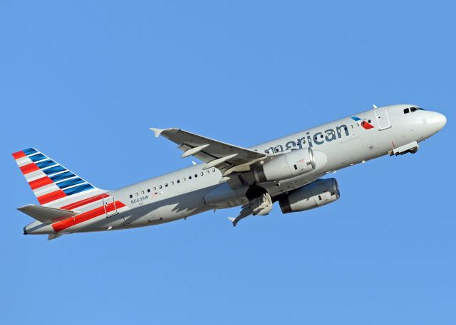 Airbus A320 (N663AW)