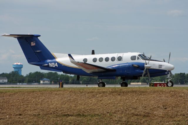 Beechcraft Super King Air 200 (N84) - KBUF action