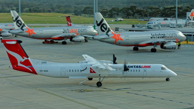 de Havilland Dash 8-400 (VH-QOU)