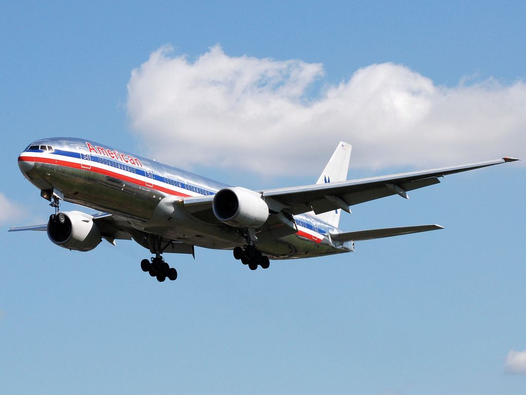 Boeing 777-200 (N777AN) - Myrtle Ave