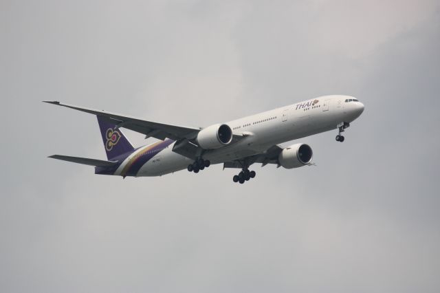 BOEING 777-300 (HS-TKJ)