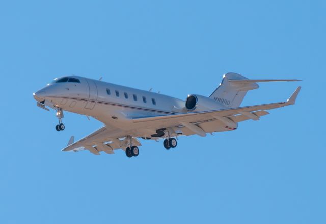Bombardier Challenger 300 (N88HD)