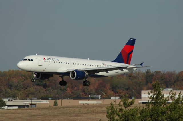 Airbus A320 (DAL2708) - this picture was more to the mid morning, around 10:30am this was a Northwest plane until the NW Delta merge