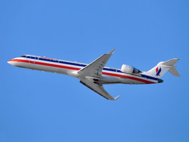 Canadair Regional Jet CRJ-700 (N526EA)