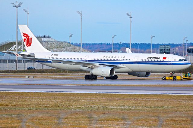 Airbus A330-300 (B-8383)