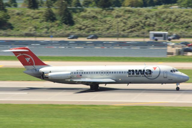 Douglas DC-9-10 (N1799U) - One of the few remaining active DC-9s left in NWA paint lands at Minneapolis on July 24,2010.