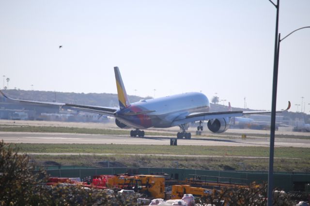Airbus A350-900 (HL7579)