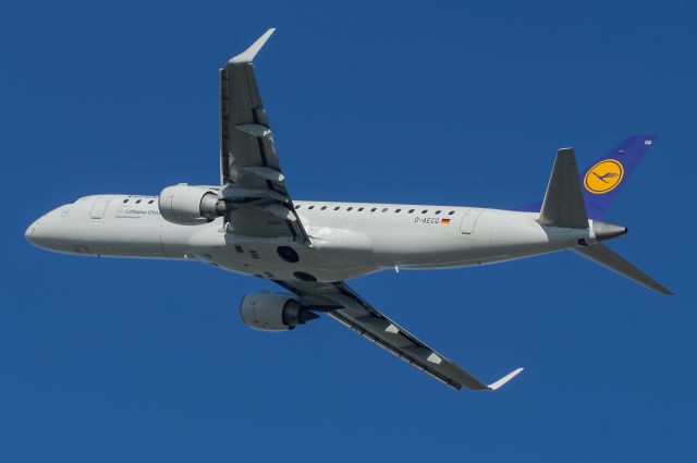 Embraer ERJ-190 (D-AECG)