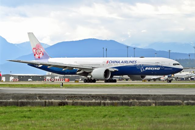 BOEING 777-300ER (B-18007)