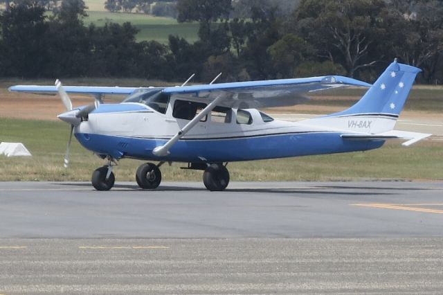 Cessna 206 Stationair (VH-8AX)