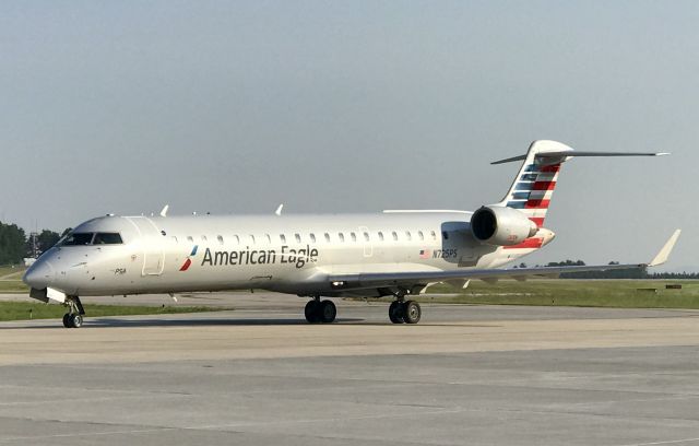 Canadair Regional Jet CRJ-700 (N725PS)