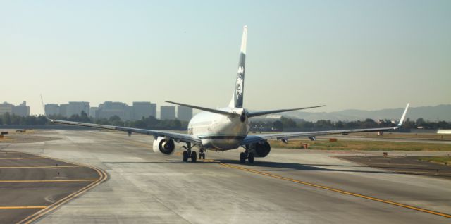 Boeing 737-700 (N607AS) - Taxiing for departure 30L