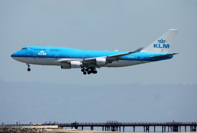 Boeing 747-400 (PH-BFG) - KLM # 605 Arrival from Amsterdam (AMS) 28L, 08-23-2015