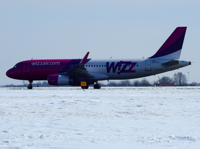 Airbus A320 (HA-LYI) - EPLB