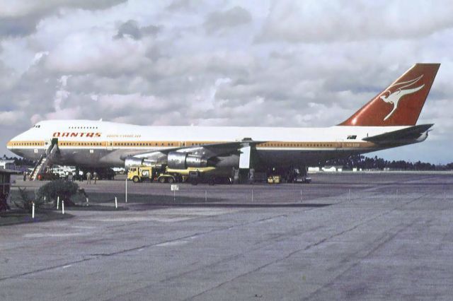 Boeing 747-200 (VH-EBB) - Boeing 747-238B Qantas VH-EBB. Butterworth (WMKB) circa 1976.