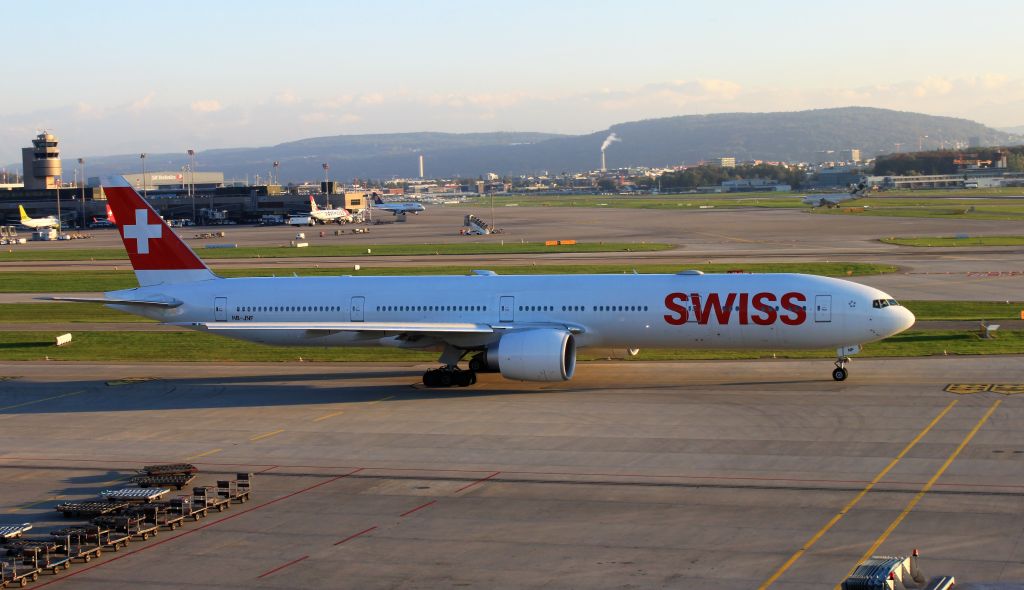 BOEING 777-300 (HB-JNF)