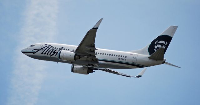 Boeing 737-700 (N622AS) - Alaska Airlines Boeing 737 leaving Portland International Airport.