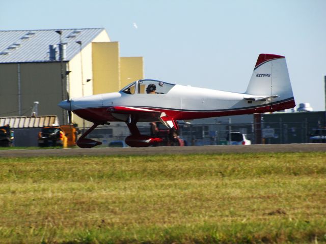 Vans RV-7 (N228MG)