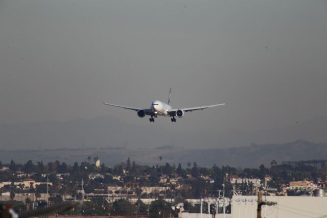 BOEING 777-300 (ZK-OKN)