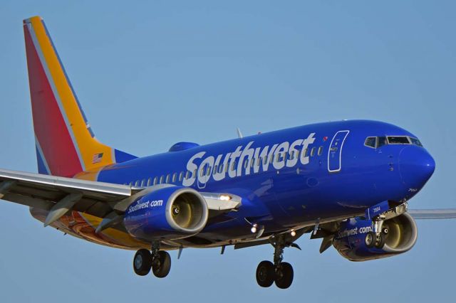 Boeing 737-700 (N7864B) - Southwest Boeing 737-7Q8(W) N7864B at Phoenix Sky Harbor on August 6, 2018. 