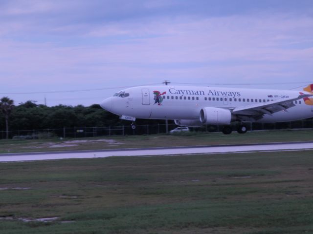 BOEING 737-300 (VP-CKW)