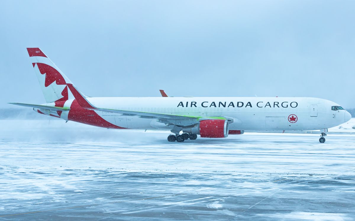 BOEING 767-300 (C-GHLV)