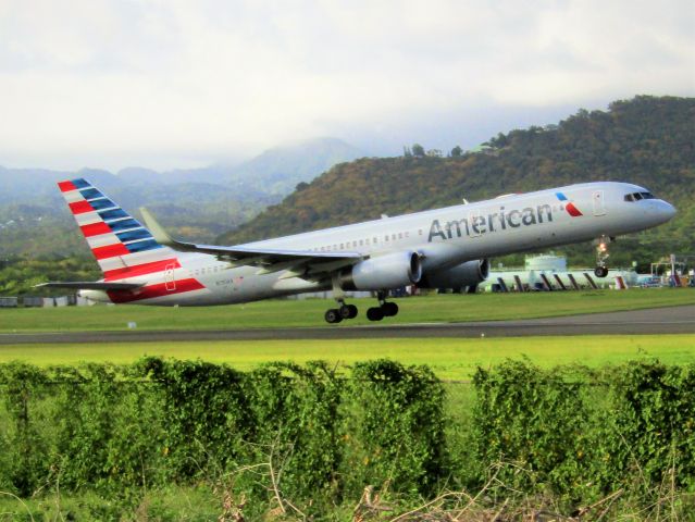 Boeing 777-200 (N190AA)