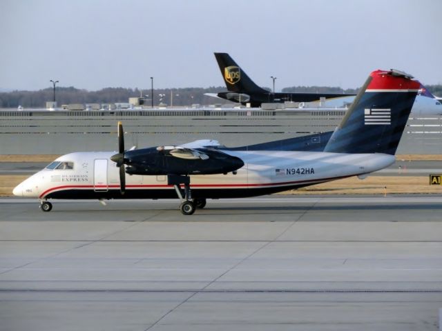 de Havilland Dash 8-100 (N942HA)