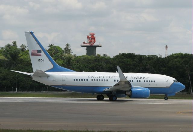 Boeing 737-700 (N10041) - CONDOLLEZA VISIT SALVADOR