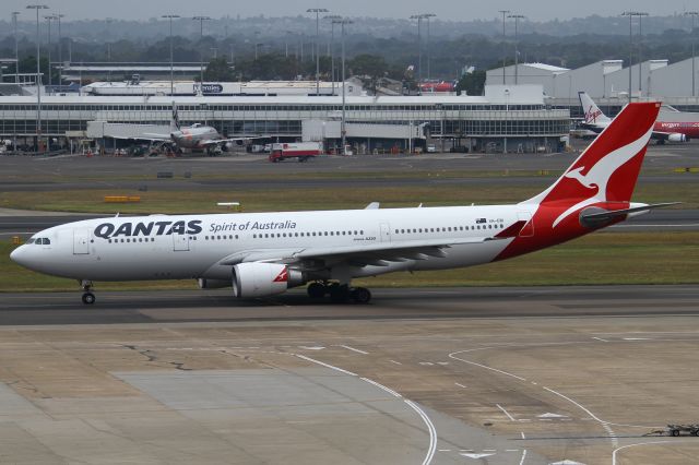 Airbus A330-200 (VH-EBI)