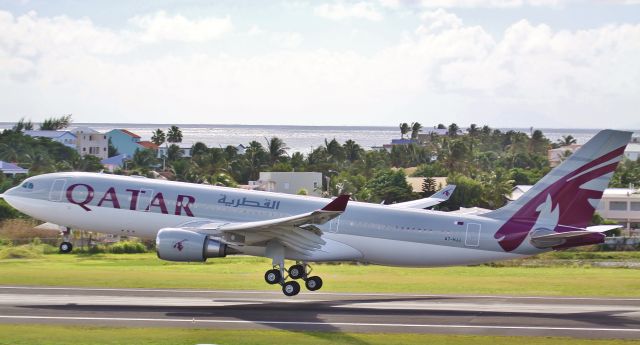 Airbus A330-200 (A7-HJJ)