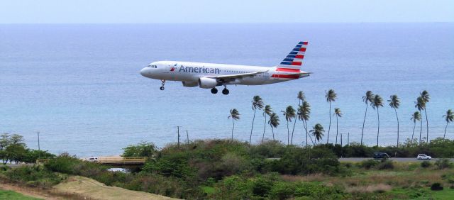 Airbus A320 (N118US)