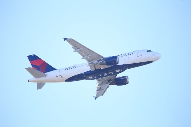 Airbus A319 (N320NB)