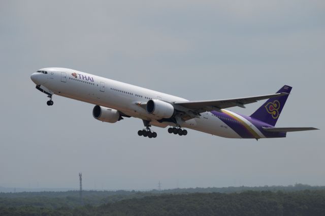 BOEING 777-300 (HS-TKE) - HS-TKE  Boeing 777-3D7 c/n:29213 L/N:304 Thai Airways International : 2014/9/1           