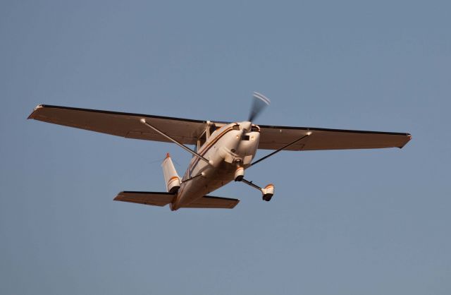 Cessna Skylane (N214PJ)