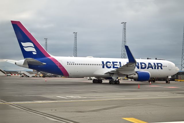 BOEING 767-300 (TF-ISO)