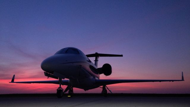 — — - Phenom 300 sunrise @ HenriksenJetCenter