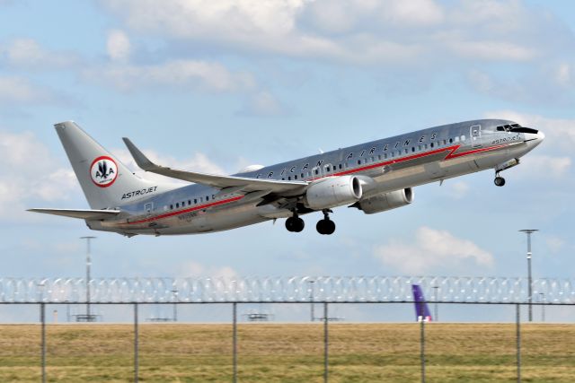 Boeing 737-800 (N905NN) - Astrojet Retro departing 23-L on 03-24-21 bound for DFW.