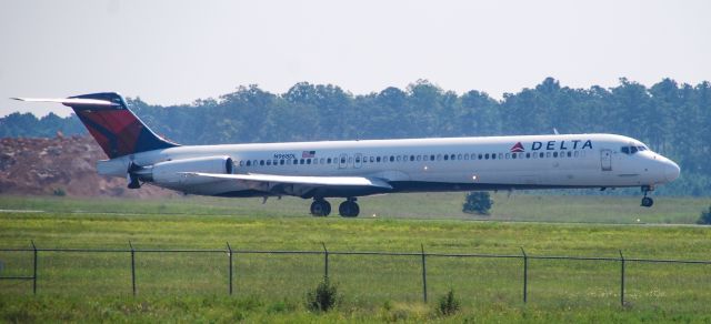 McDonnell Douglas MD-88 (N968DL) - Just after touchdown.